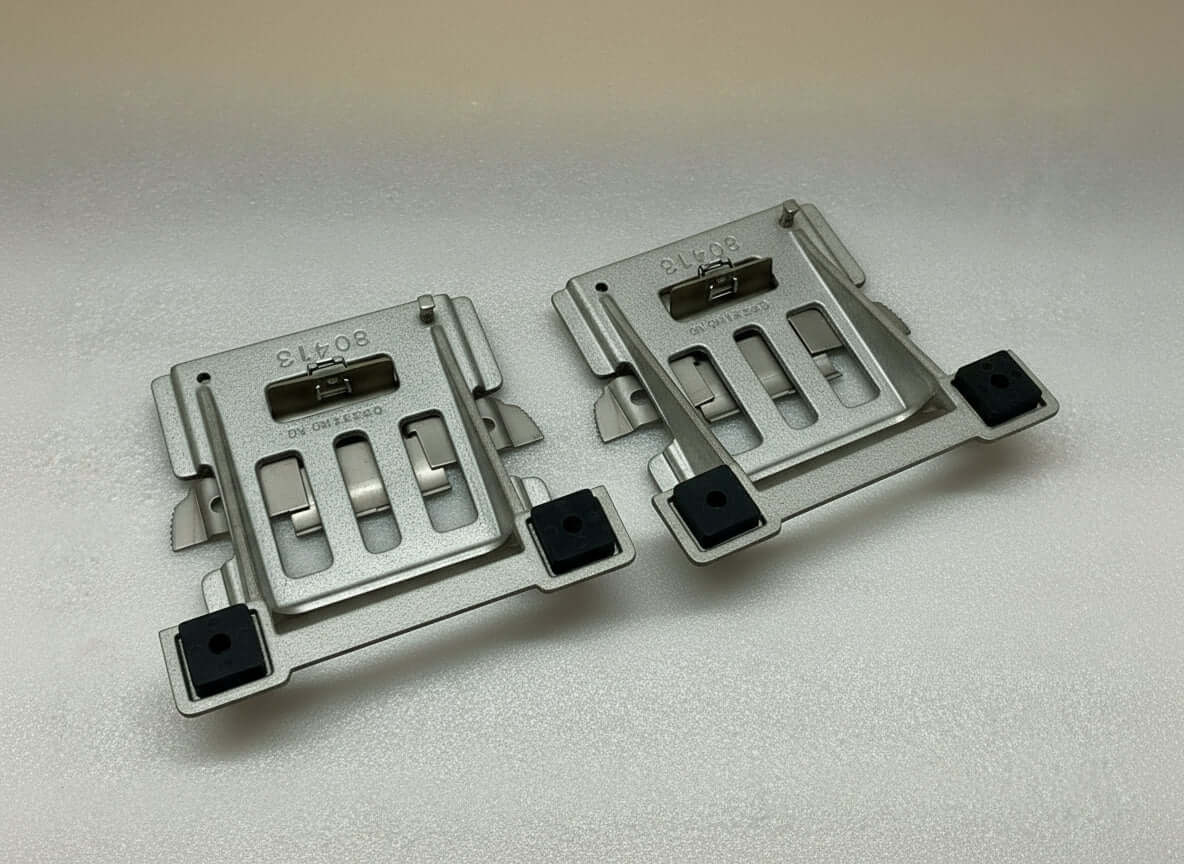 Whelen Edge Lightbar 9000 9M - Cast Aluminum Mounting Legs