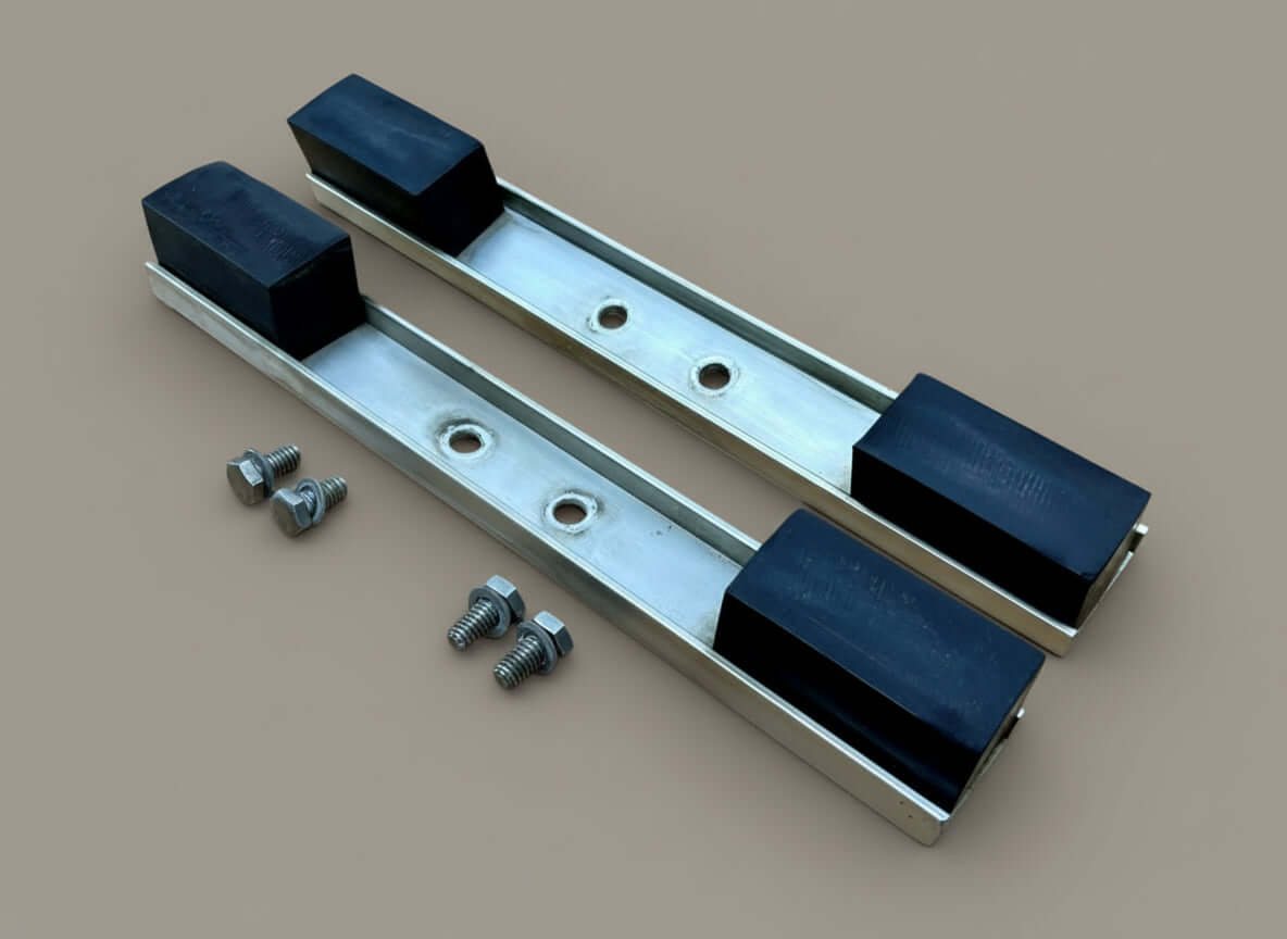 Yankee 911 Lightbar - Pair of Mounting Feet with Frame Screws