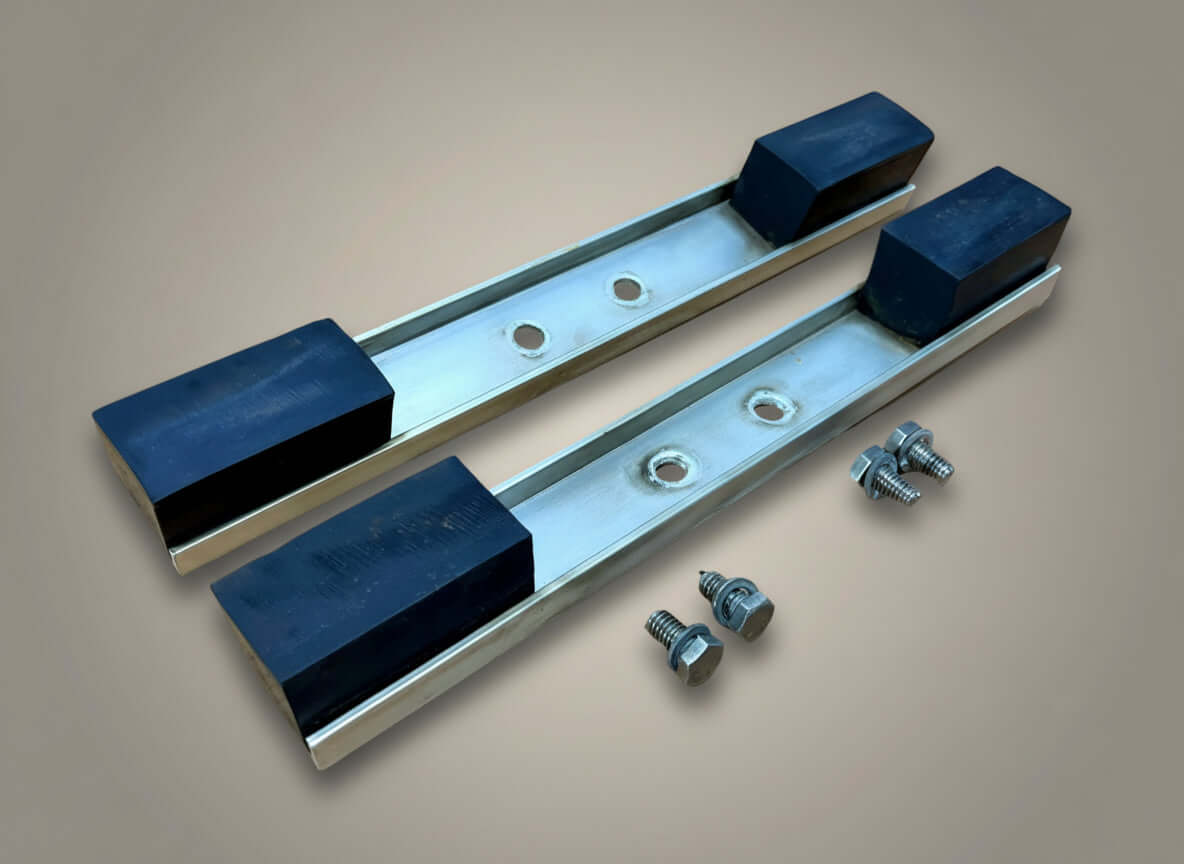 Yankee 911 Lightbar - Pair of Mounting Feet with Frame Screws
