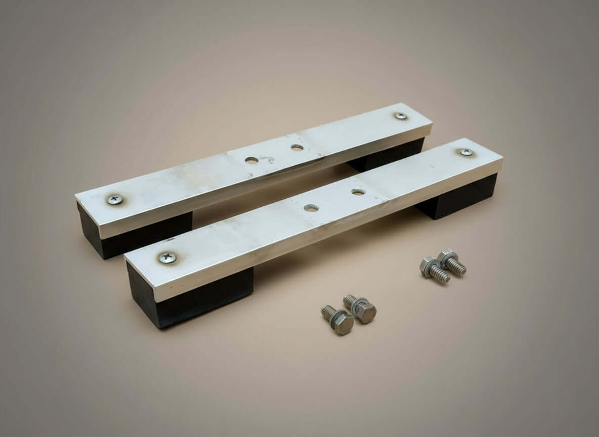 Yankee 911 Lightbar - Pair of Mounting Feet with Frame Screws