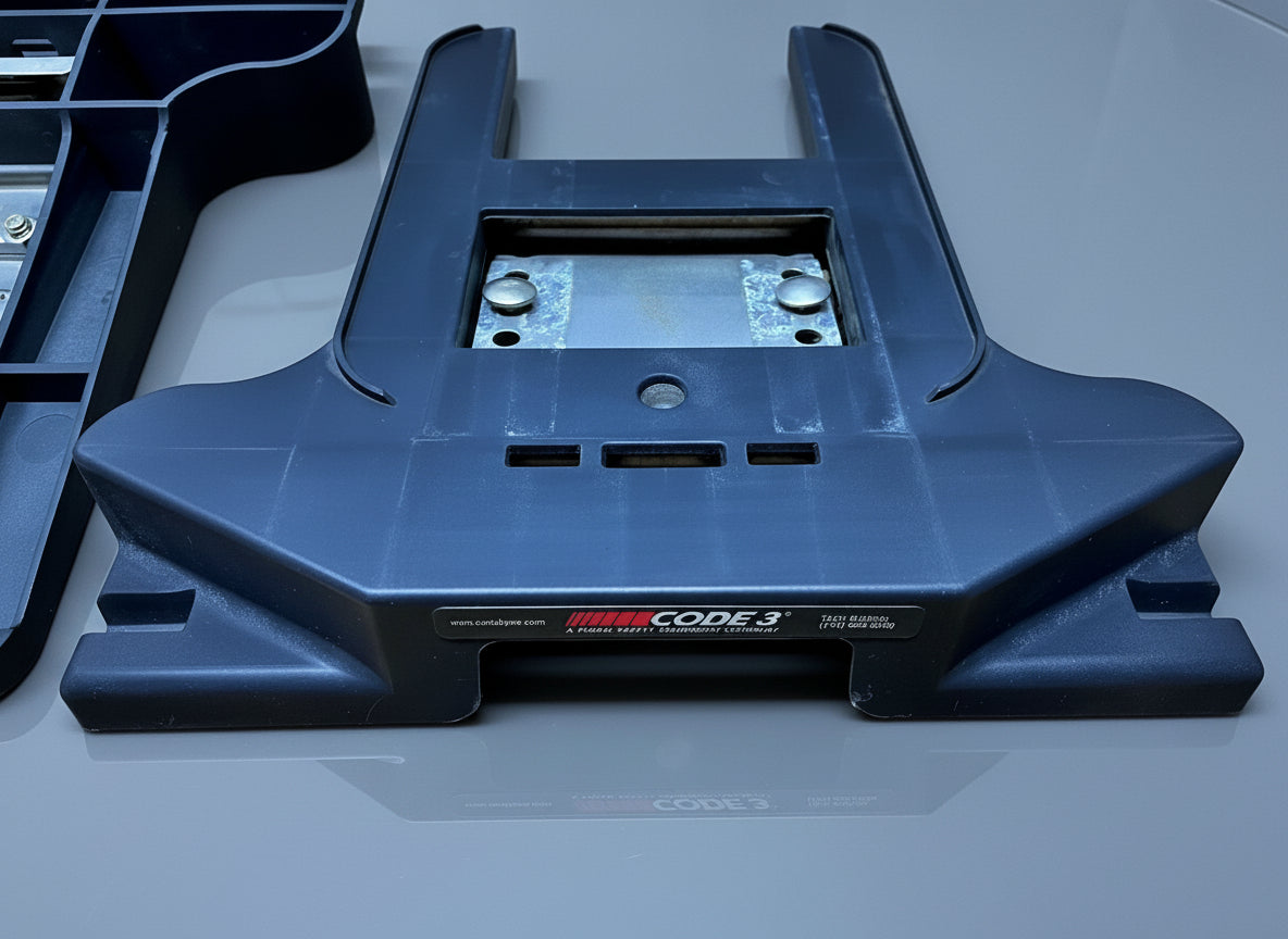 CODE 3 2100 2500 2700 MX7000 Excalibur - Pair Mounting Feet with Hardware - Dual Tension Bolt Version