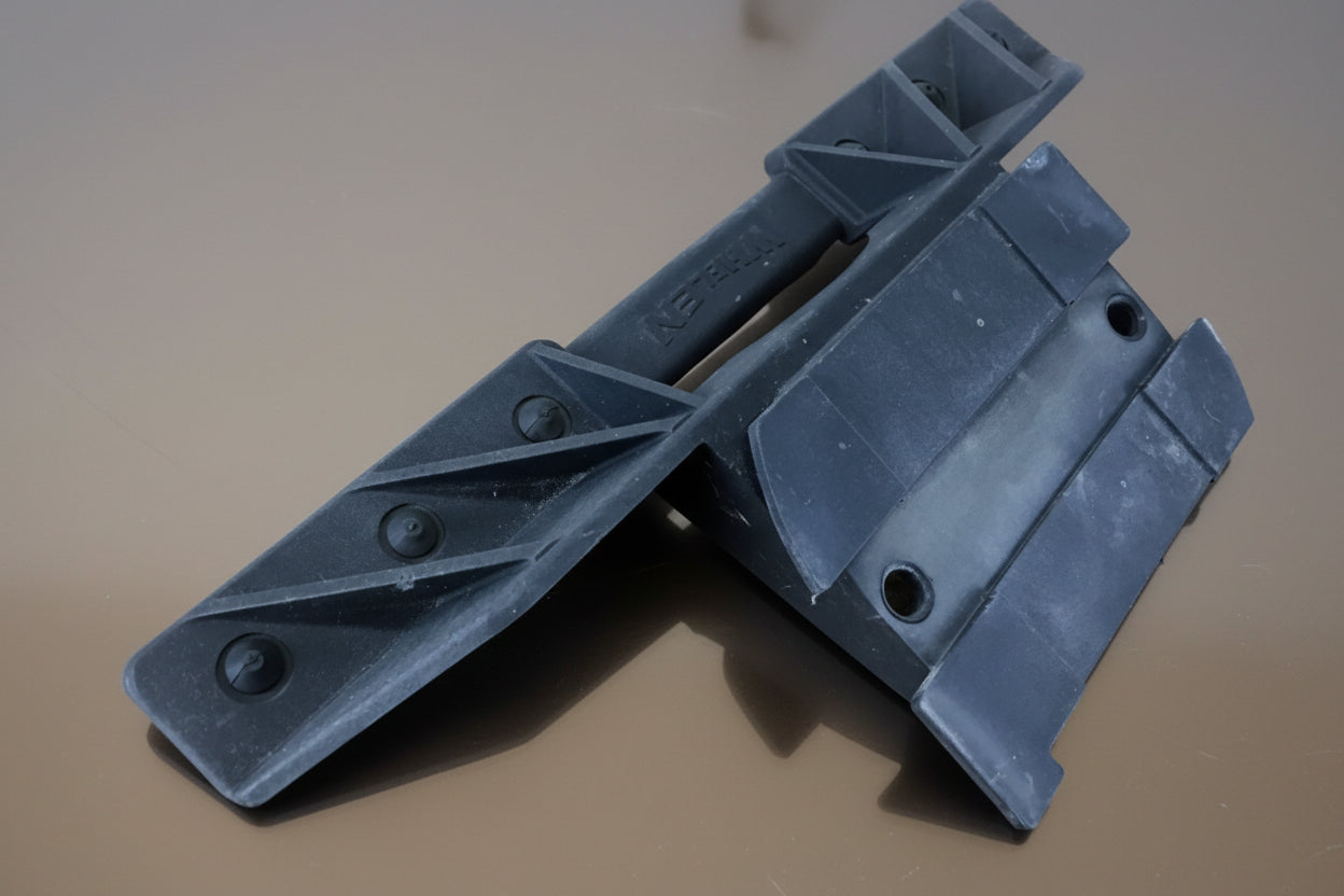 Whelen Lightbar - One Mounting Foot with Hardware - Fits Edge Liberty Patriot