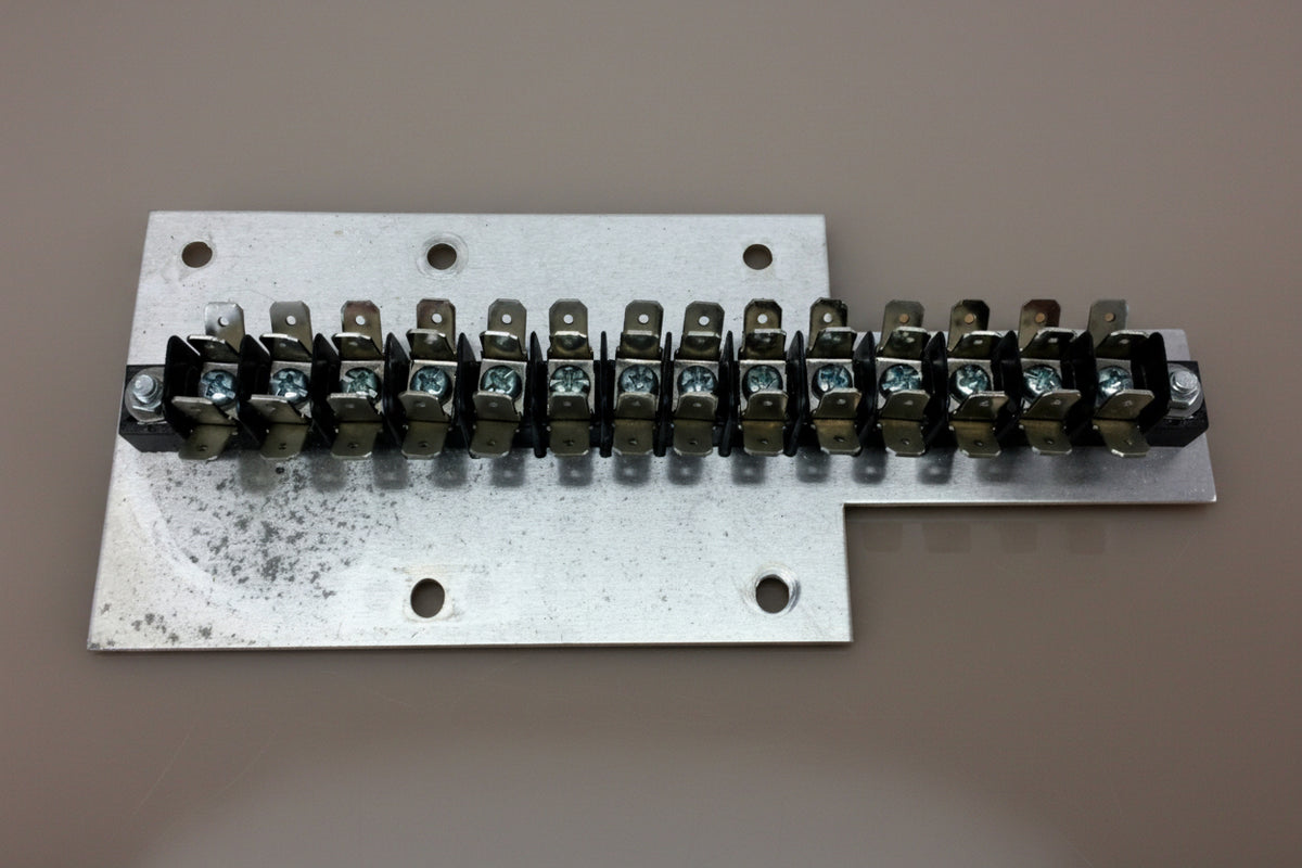 Federal Signal Lightbar - 14 Slot Power Junction Bar