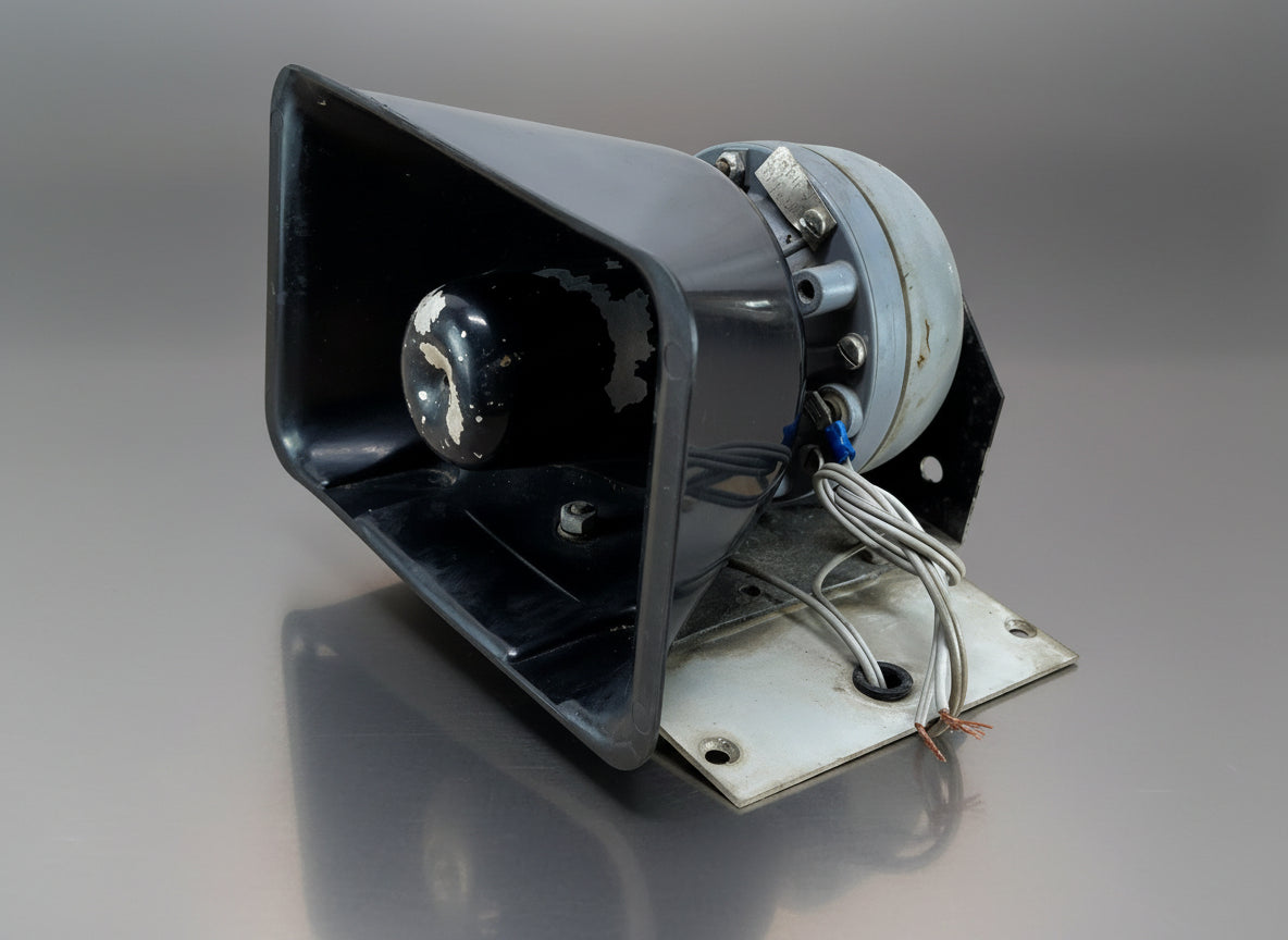 Yankee 911 Lightbar - 100W Center Speaker with Mounting Plate