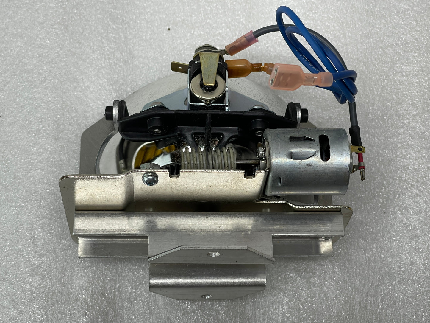 Code 3 MX7000 Lightbar - Oscilaser Wobble Light With MX7000 Riser