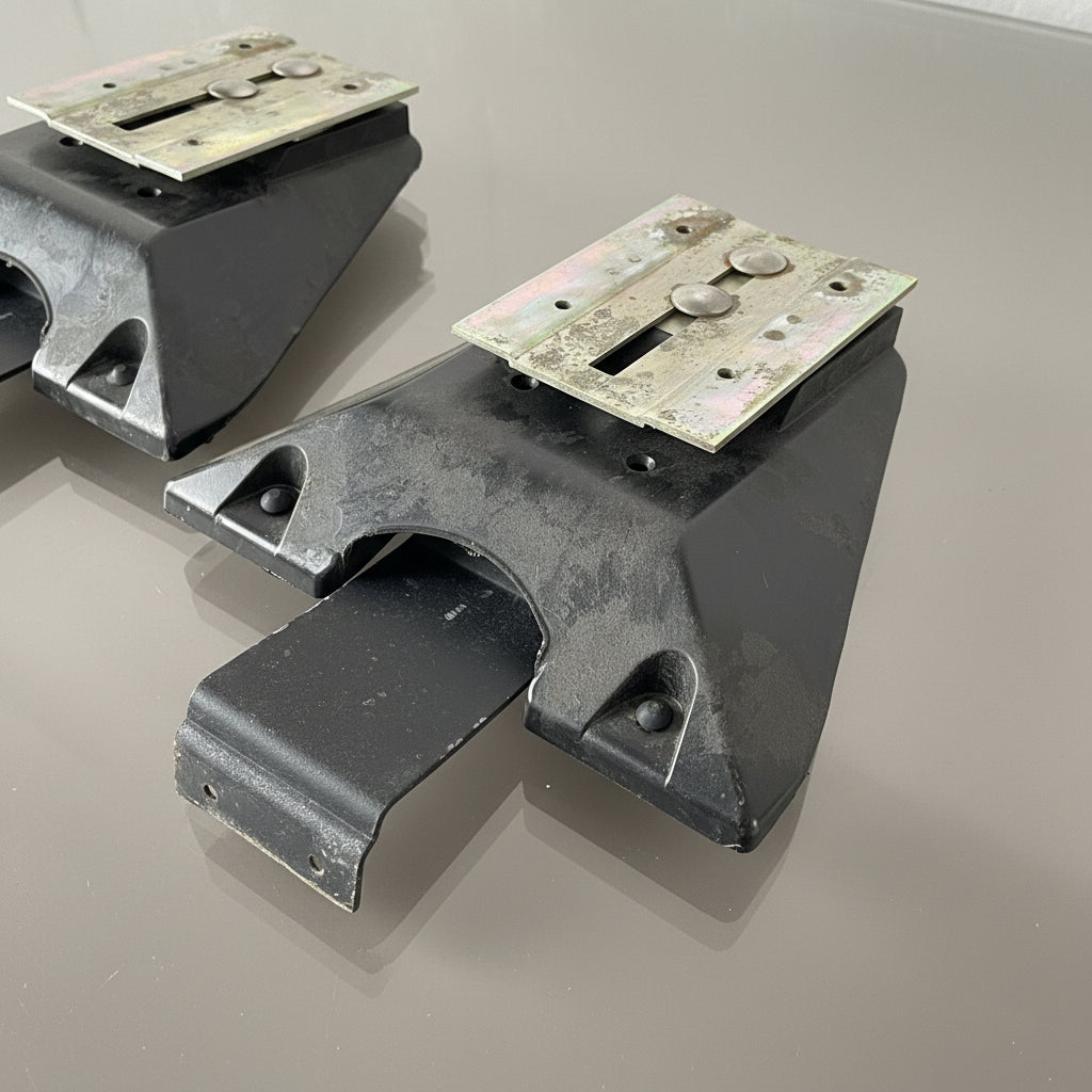 Federal Signal StreetHawk Lightbar - Complete Mounting Feet Assembly