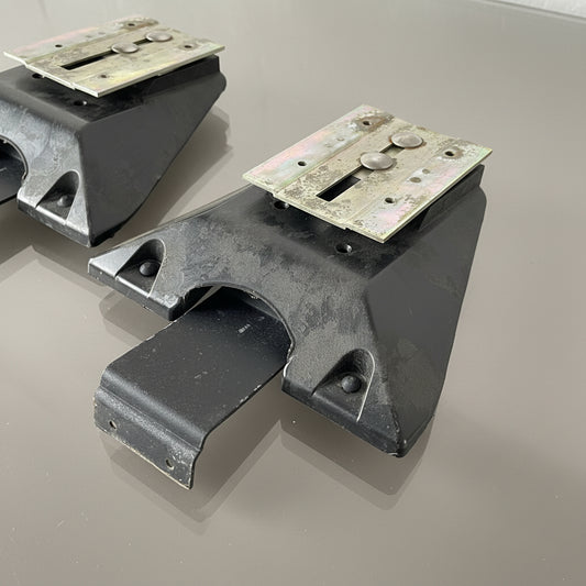 Federal Signal StreetHawk Lightbar - Complete Mounting Feet Assembly