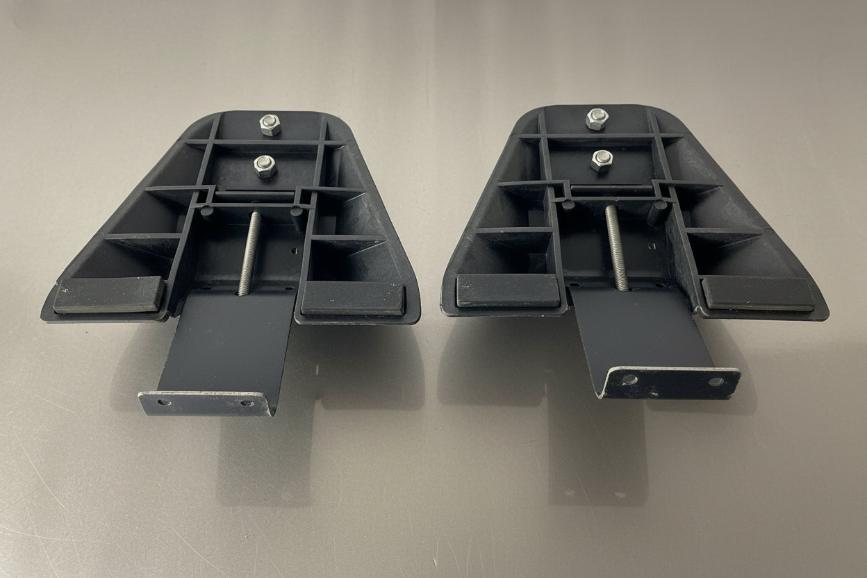Federal Signal StreetHawk Lightbar - Complete Mounting Feet Assembly