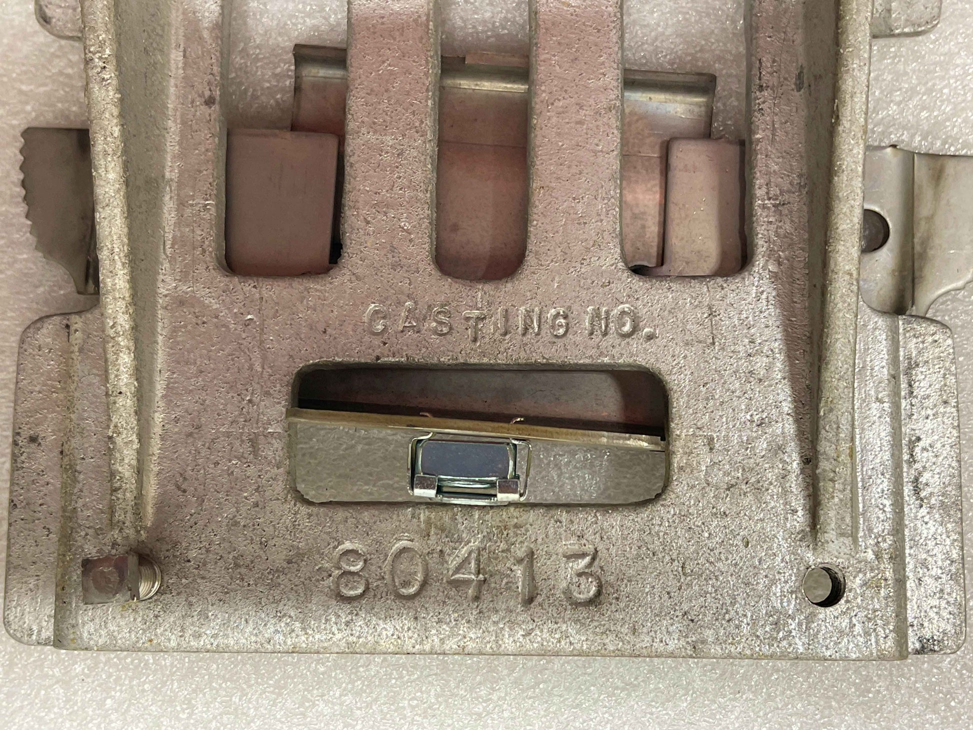 Whelen Edge Lightbar 9000 9M - Cast Aluminum Mounting Legs