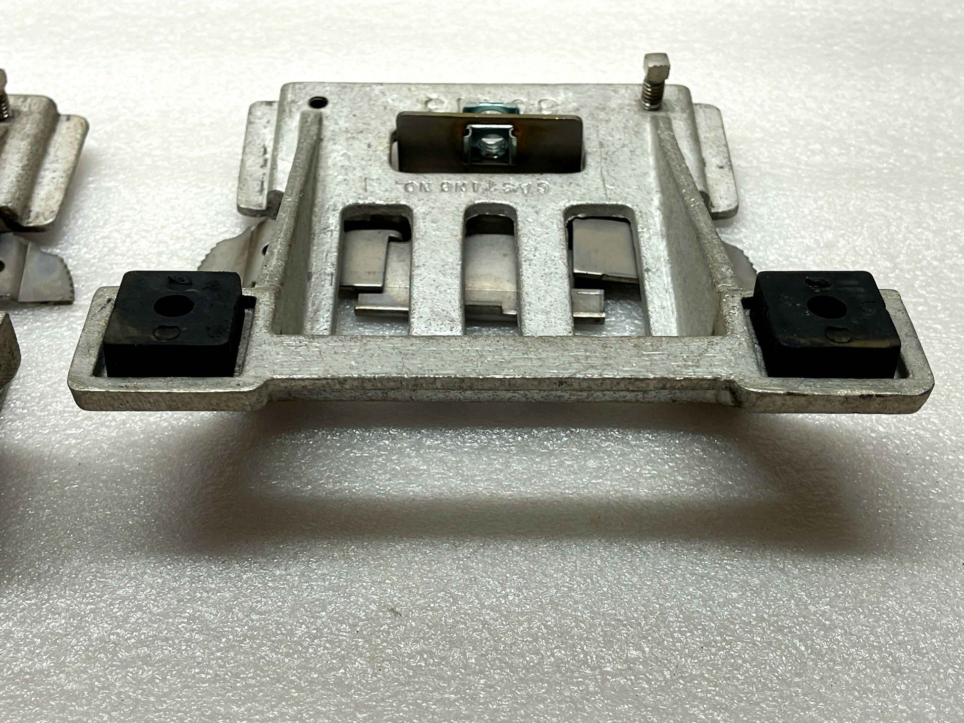 Whelen Edge Lightbar 9000 9M - Cast Aluminum Mounting Legs