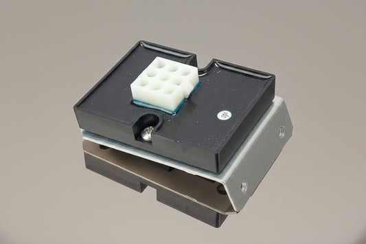 Whelen Flasher - High Side with Bracket - P/N: 01-0264228-00M