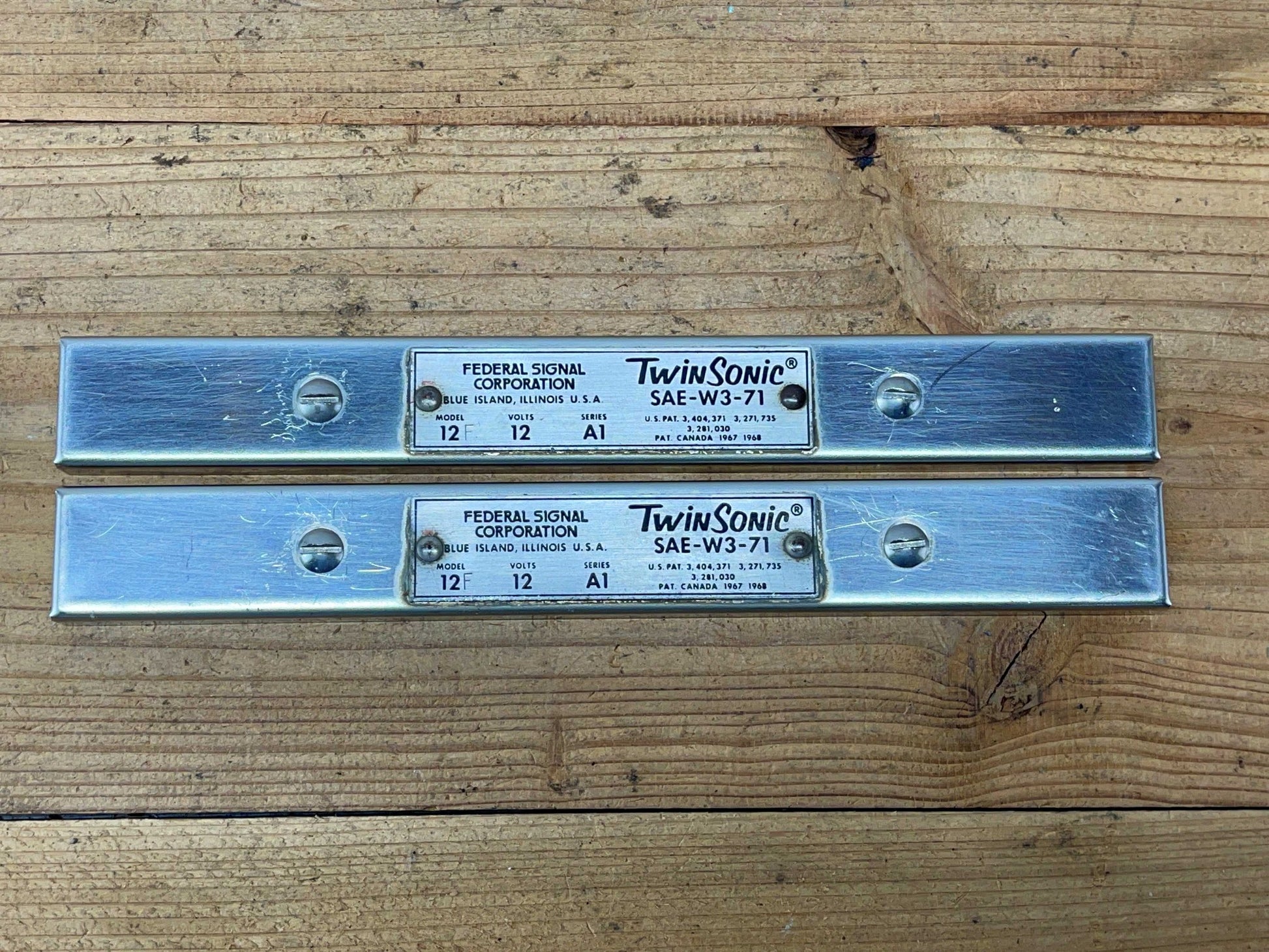 Federal Signal Twinsonic 12F - 12V - Series A1 - Pair of End Caps - Data Plates