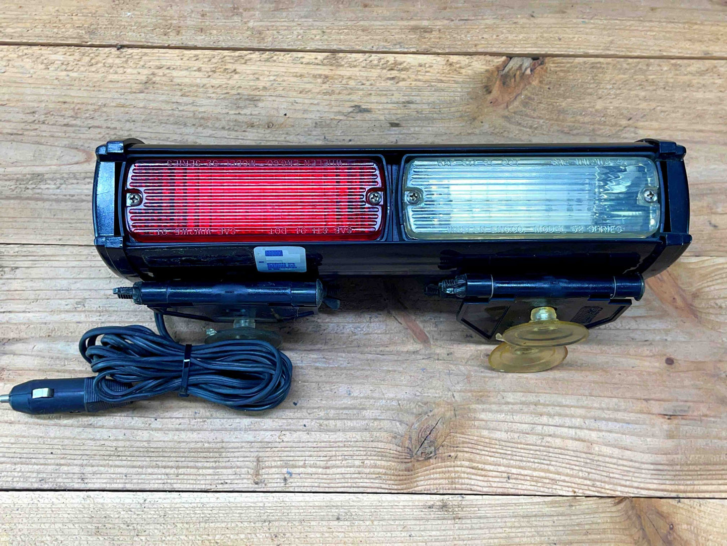 Whelen Dash Miser DMP2S 12V-24V - Red / White Dual Strobe Light With Mounts