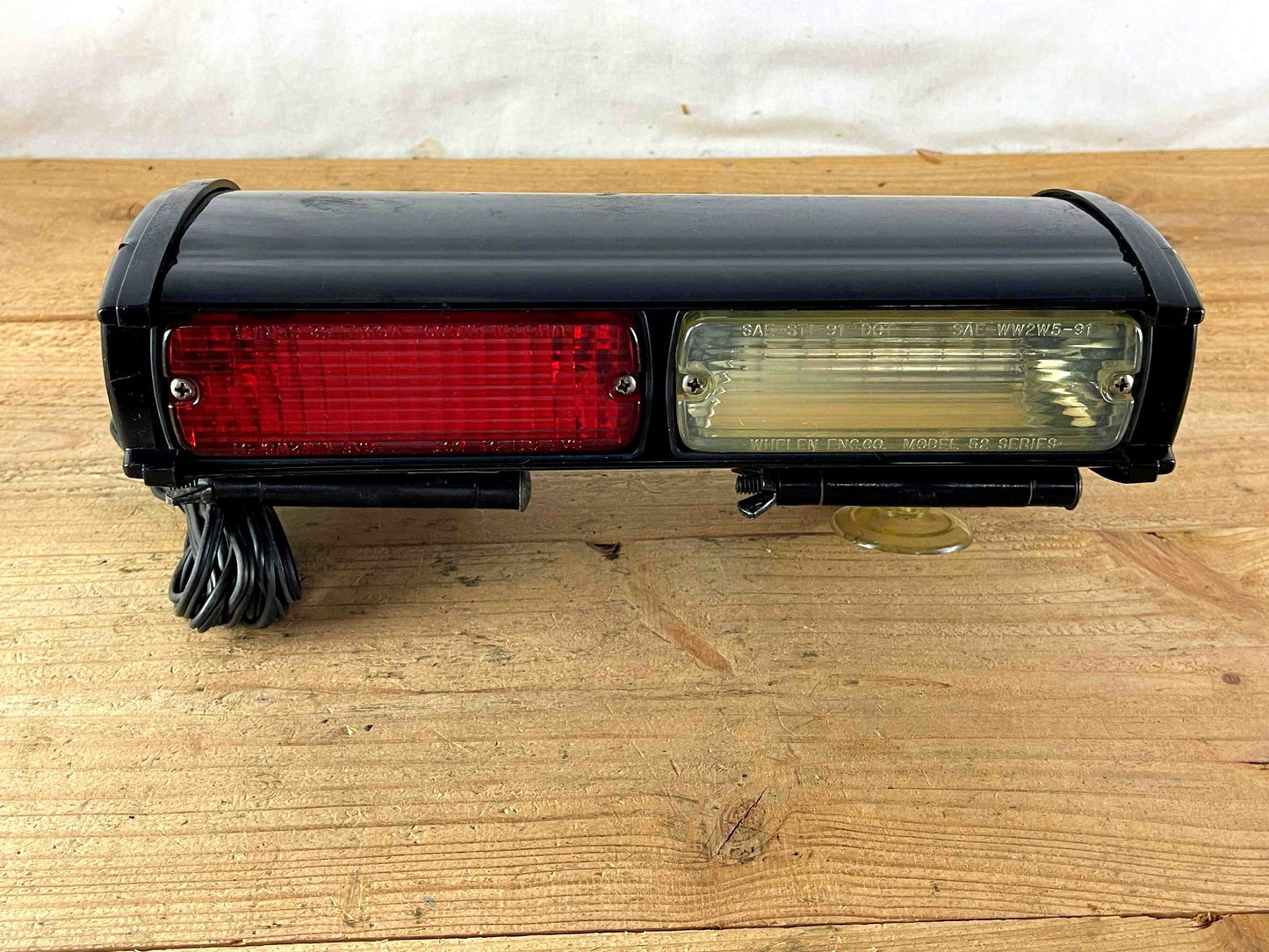 Whelen Dash Miser DMP2S 12V-24V - Red / White Dual Strobe Light With Mounts