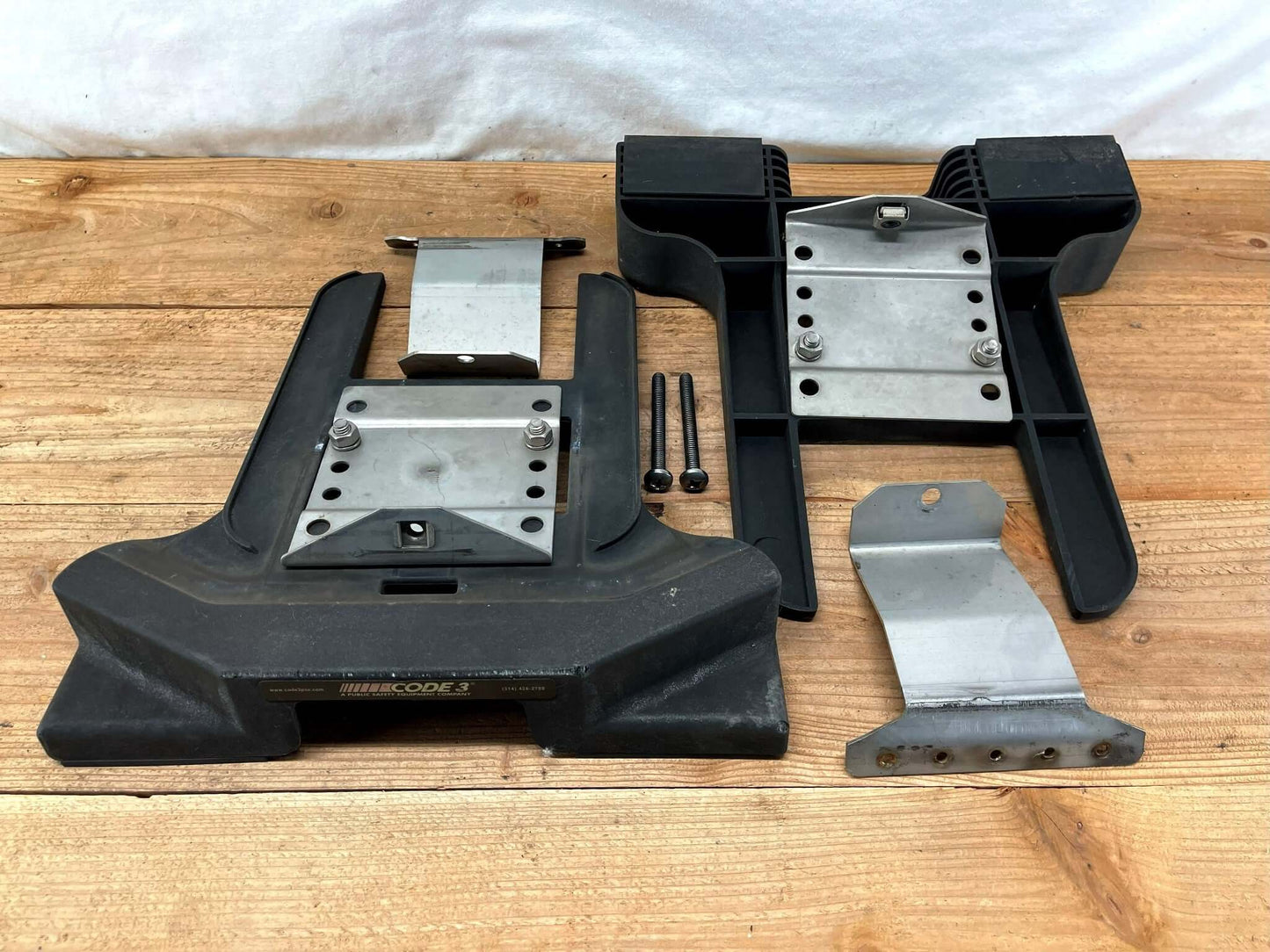 CODE 3 2100 2500 2700 MX7000 Excalibur  - Pair Mounting Feet with Hardware