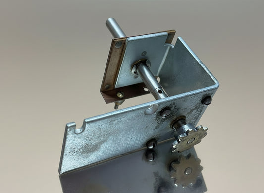 Federal Signal Visibar Twin Beacon Ray Model 11 - Slave Rotator Assembly with Metal Chain Gear