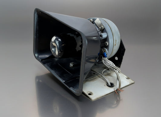 Yankee 911 Lightbar - 100W Center Speaker with Mounting Plate